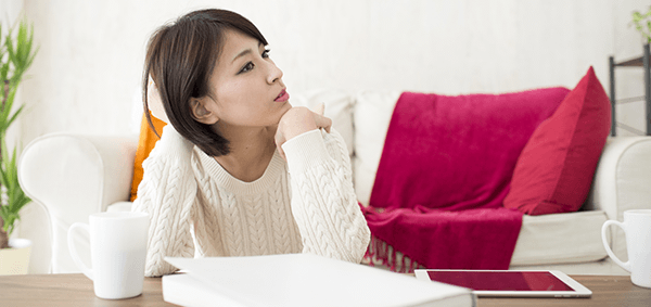 障害について悩みを抱いている女性