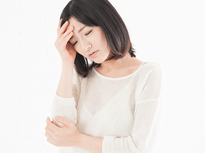 うつで悩んでいる女性